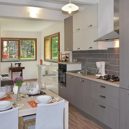 Two-bedroom 0 In -co- 公寓